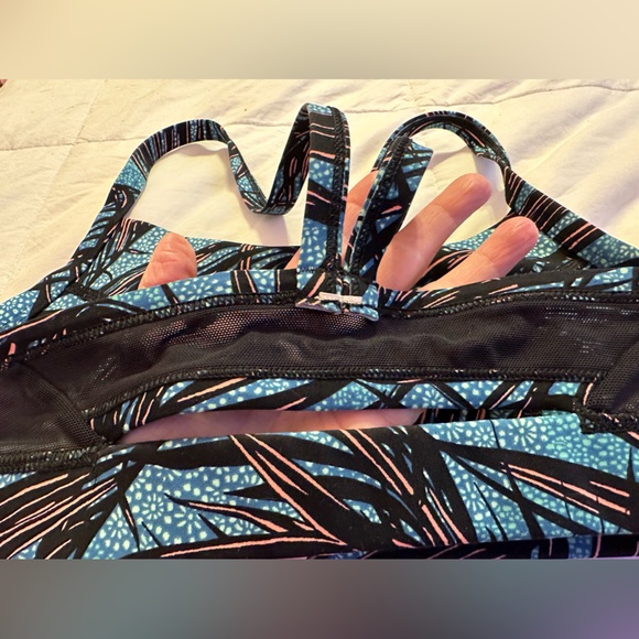 Lululemon Leaf Print Sports Bra in Black - Size 6 -Non Padded - Picture 5 of 13